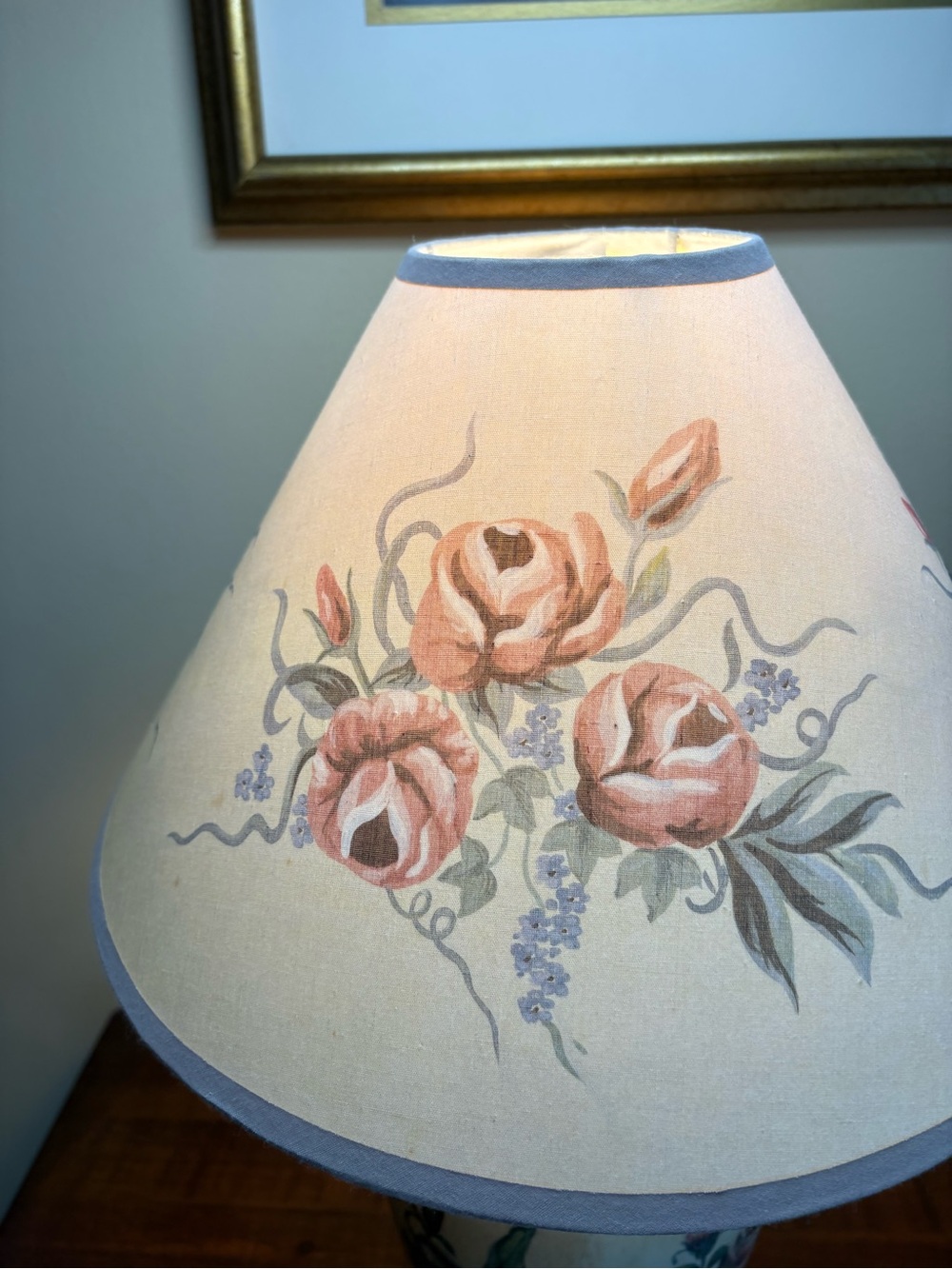 Vintage Cottagecore Ceramic Table Lamp - Picture 9 of 15